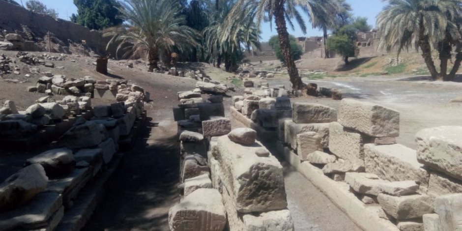 آثار مصر المنسية.. معبد إله الحرب في الأقصر في حضن بيوت الأهالي (صور)