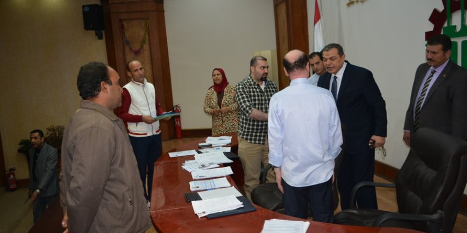 972 شابا يتقدمون لشغل وظيفة مندوب مبيعات بدول الخليج 972 شابا يتقدمون لشغل وظيفة مندوب مبيعات بدول الخليج
