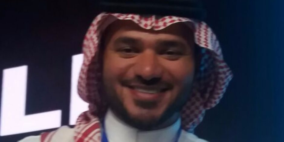 باحث سعودي يكتب "تسامح" باللغة السومارية على جلبابه في منتدى شرم الشيخ