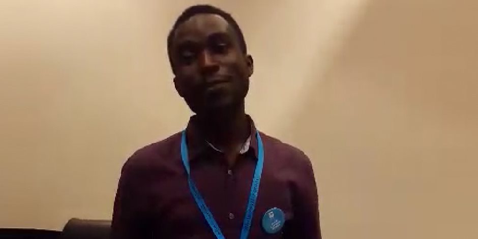 من قلب مهد الحضارات.. نيكولاس جاء من أوغندا ليرسل رسالة سلام للعالم  "فيديو"