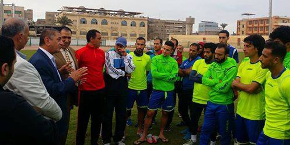 محافظ كفر الشيخ يلتقي بالفريق الأول لكرة القدم قبيل لقاء وادي دجلة