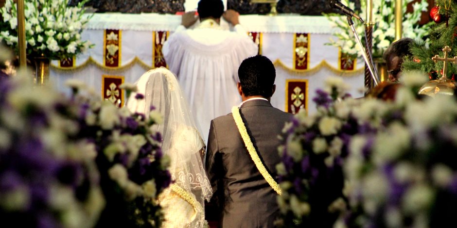 "الجهاز على مين؟".. بعد فتوى الأزهر الكنيسة ترد: "لا مانع لتحمل العروسة تكاليف الزواج"    