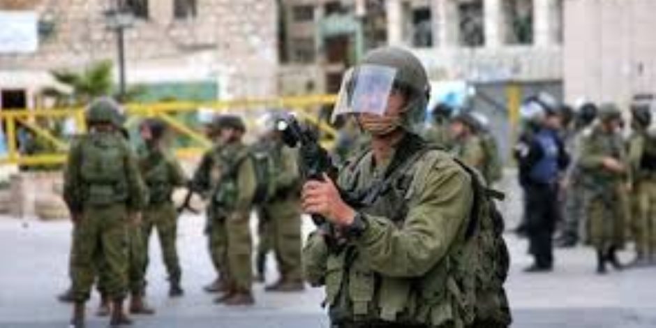اعتقال 15 فلسطينيا في حملة مداهمات بالضفة