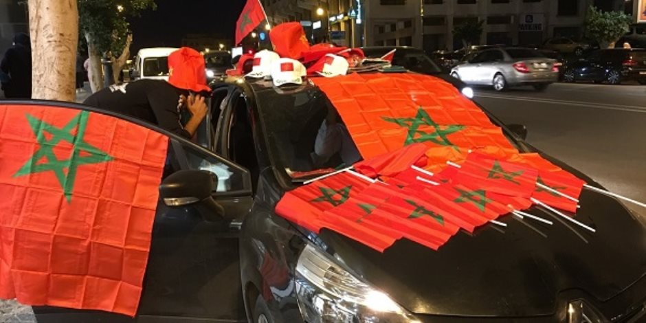 جماهير المغرب تحتفل في الشوارع بتأهل منتخبها للمونديال قبل مواجهة كوت ديفوار 