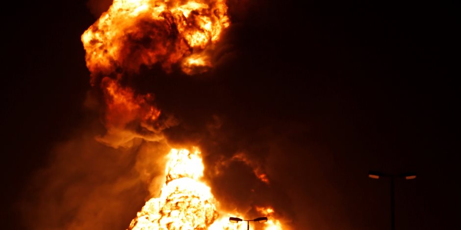 دون إصابات .. انفجار أحد أنابيب النفط فى البحرين "صور"