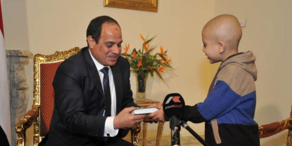 فرحة بقرية "أحمد المسيرى" بعد انتصاره على السرطان.."طفل تمنى لقاء السيسى وقابله مرتين"