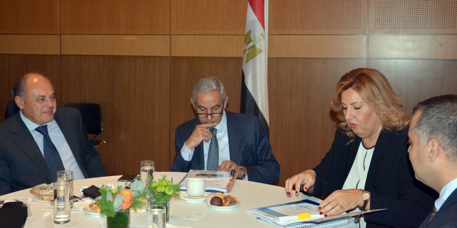 لقاءات بين وزير الصناعة ومسؤولي 7 شركات يونانية لبحث العمل في مصر
