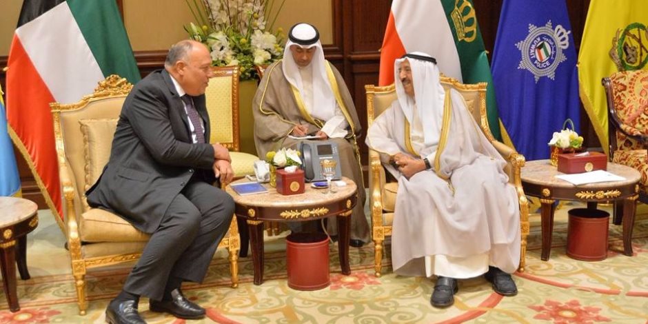 وزير الخارجية يلتقي أمير الكويت في ثالث محطات جولته العربية (صور)