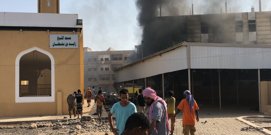 الوكالة الفرنسية: محاصرة مقر الحكومة اليمنية بالقصر الرئاسي في عدن