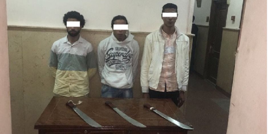أمن الإسماعيلية يلقى القبض على متهمين وبحوزتهم أسلحة بيضاء