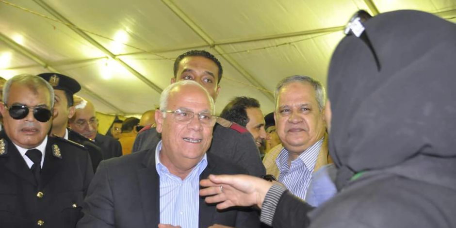 محافظ بورسعيد يصوت في انتخابات المصري (صور)