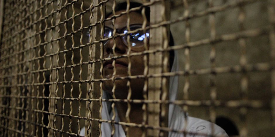 ترحيل ماهينور المصري إلى سجن القناطر وسط حراسة أمنية مشددة