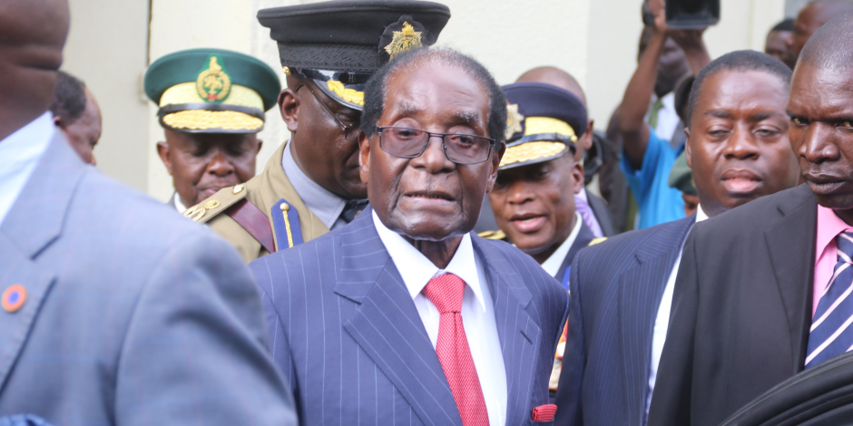 الحزب الحاكم في زيمبابوي: غدا الفرصة الأخيرة لموجابي