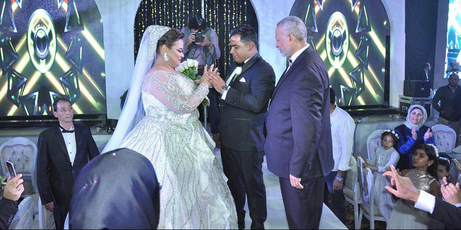 الصور الأولى من حفل زفاف "ويزو" نجمة مسرح مصر بحضور نجوم الفن