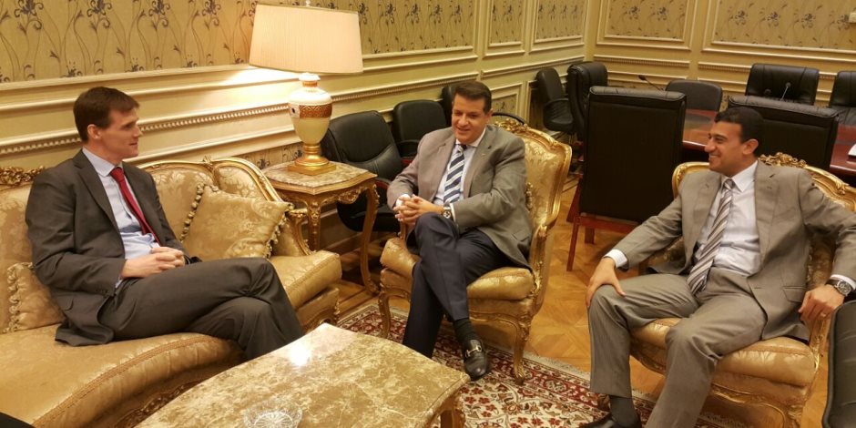 رئيس "خارجية النواب" يلتقي بسفير بريطانيا بالقاهرة: مصر تنظر إلى لندن كصديق وحليف