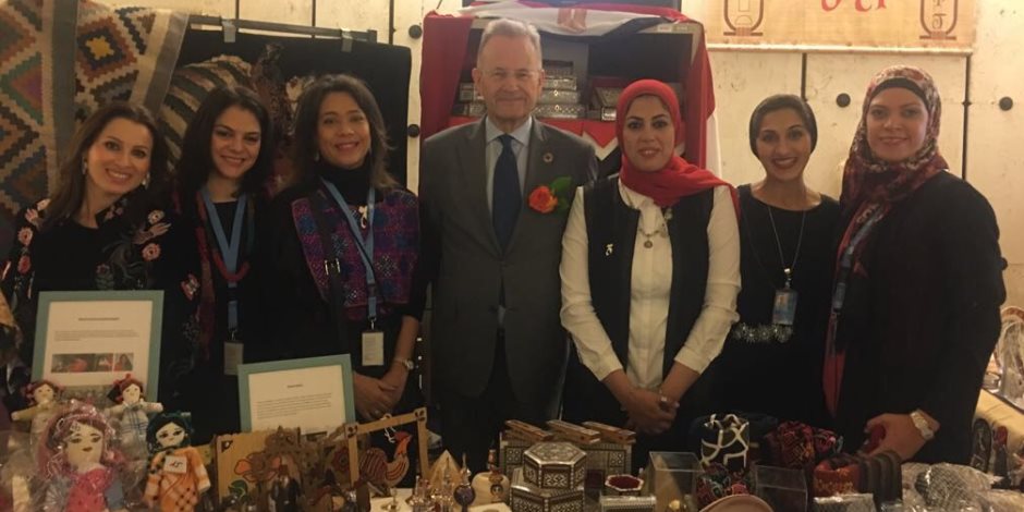 البعثة الدائمة لمصر في جنيف تشارك في "بازار" لعرض المنتجات الوطنية (صور)