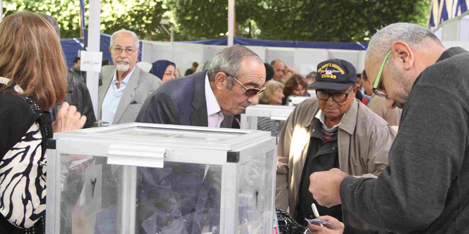 انتخابات هليوبوليس .. عبد الحكيم عبد الناصر  وزكريا عزمى يشاركان فى عملية التصويت