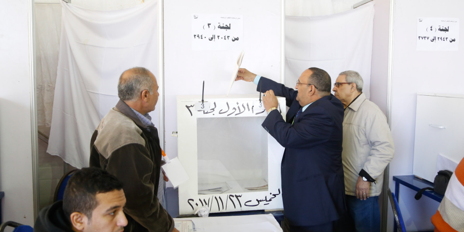 انتخابات نادي الزمالك.. المرشحون يؤدون صلاة الجمعة بالخيمة الانتخابية