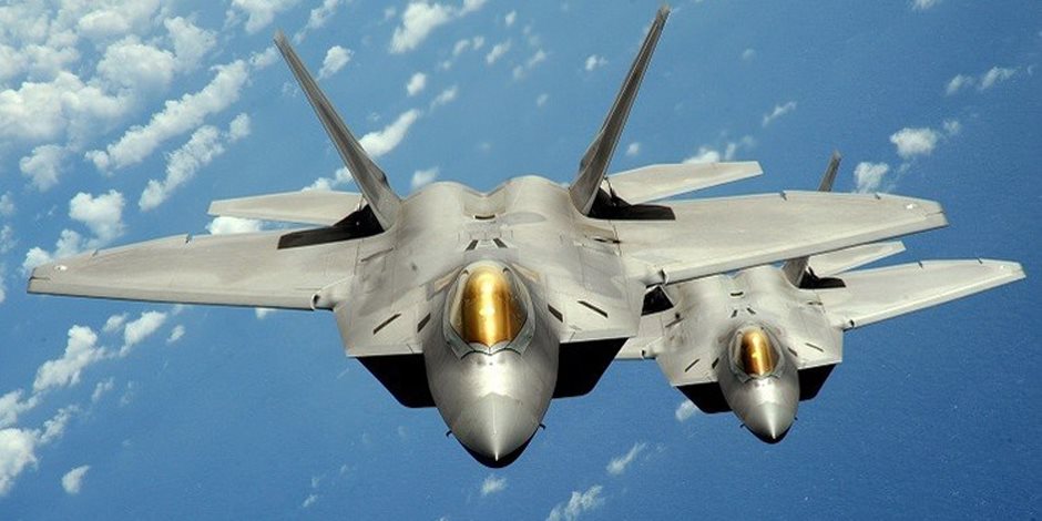 6 مقاتلات شبح " إف-22 "أمريكية تشاك في مناورات جوية مع كوريا الجنوبية