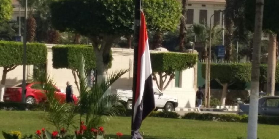 تنكيس أعلام جامعة القاهرة حدادًا على أرواح ضحايا مسجد الروضة