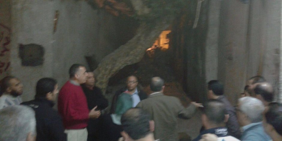 سقوط عقار بحى الجمرك فى الإسكندرية (صور)