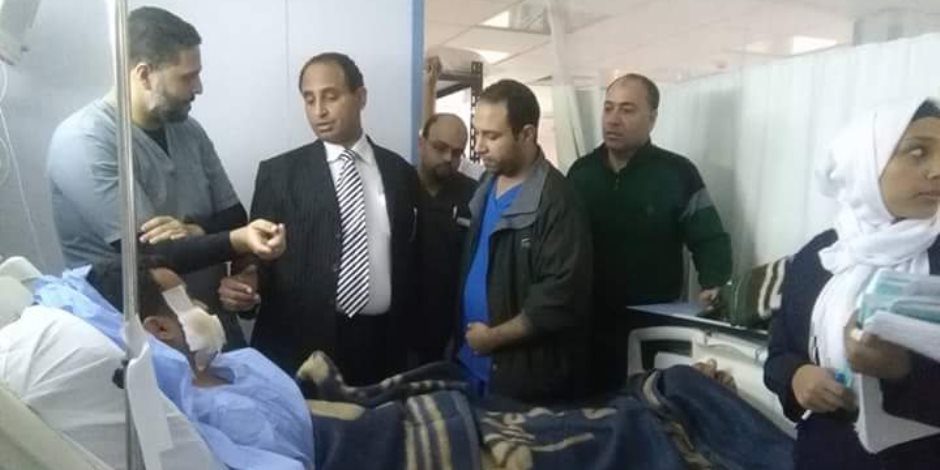 وكيل وزارة الصحة بشمال سيناء يزور مصابي مسجد الروضة بمستشفى العريش (صور)
