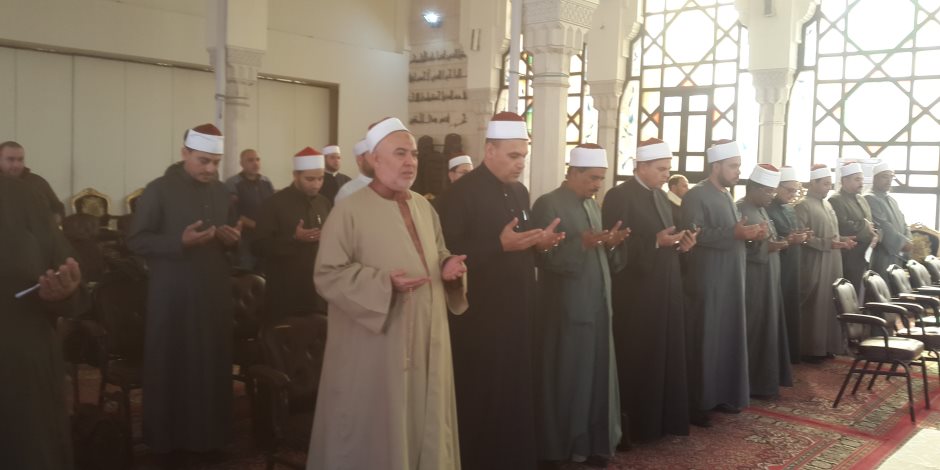 أوقاف الإسكندرية تبدأ اجتماعها بالوقوف دقيقة حداد على أرواح شهداء مسجد الروضة (صور) 