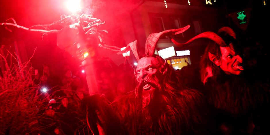النمسا تحتفل بمهرجان "كرامبوس".. أقنعة الشياطين وأزياء مرعبة "صور" 