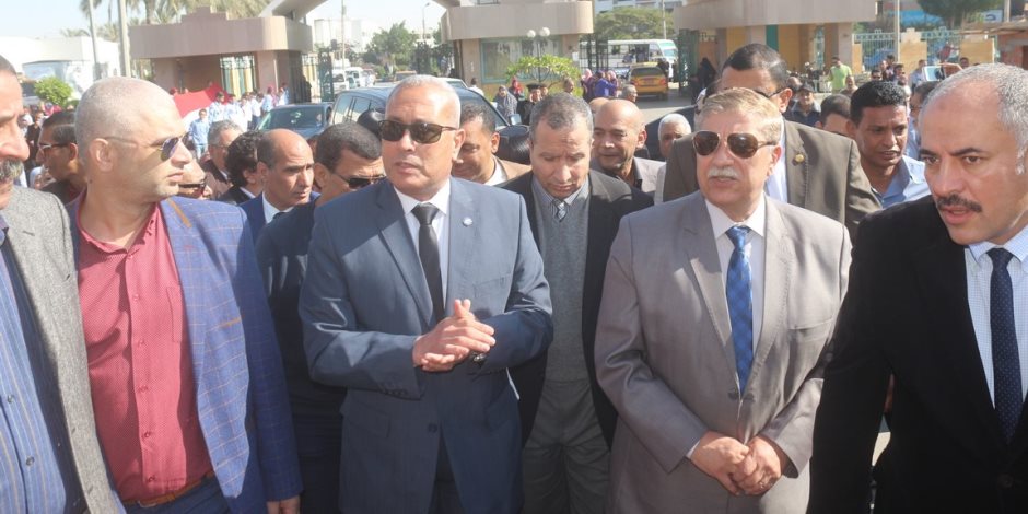 محافظا السويس والإسماعيلية يزورانن مصابي حادث مسجد الروضة  (صور)