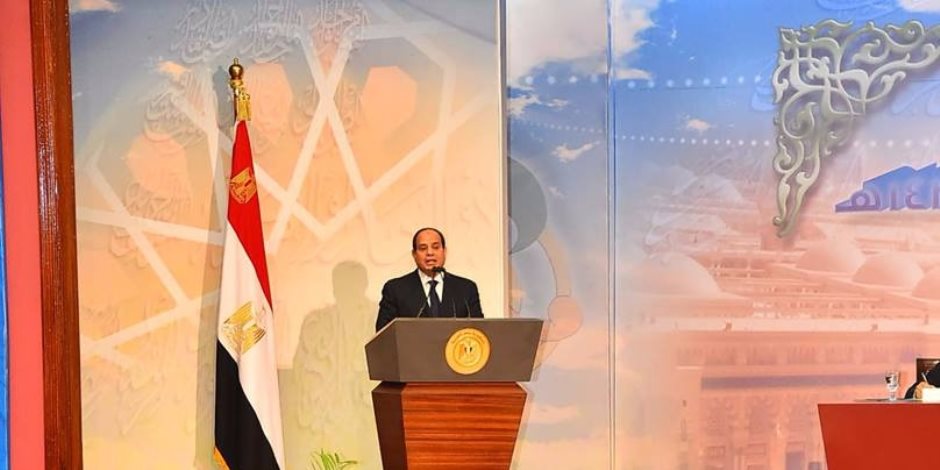 الرئيس السيسى: مصر تواجه حربا شرسة تسعى لهدم الدولة.. وللحاضرين: أنتم كتائب النور