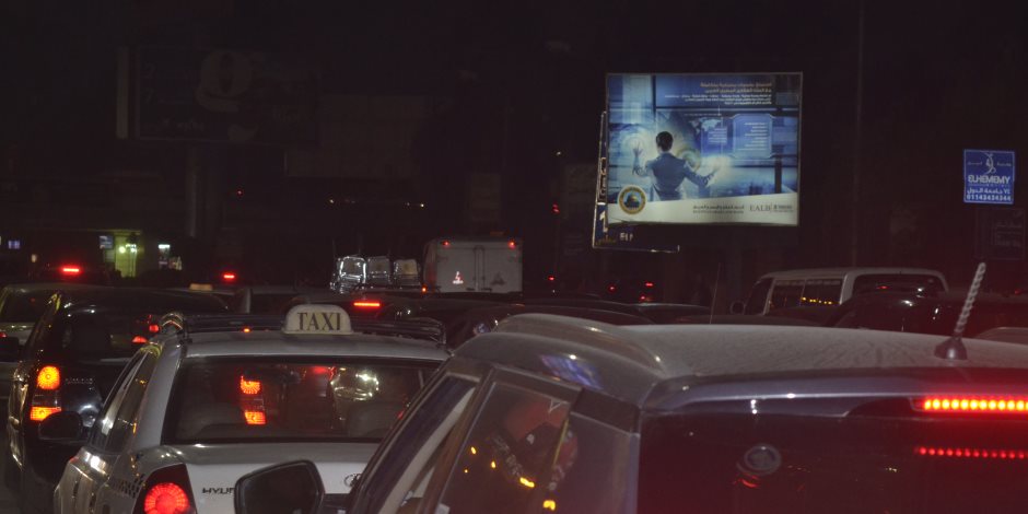 توقف حركة المرور بسبب إنقلاب سيارة نقل بطريق إسكندرية الزراعي