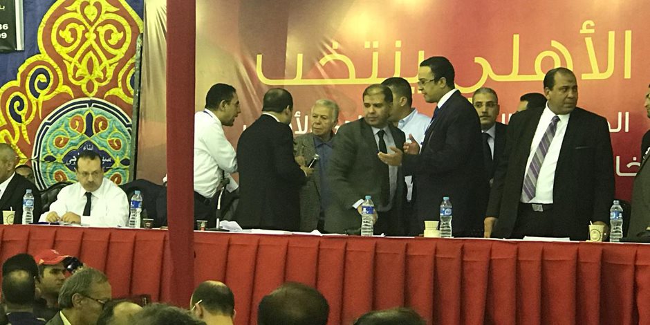 انتخابات الأهلي.. طرد حسن حمدي: "من فضلك اخرج برا الخيمة"