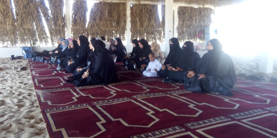 سيدات سيناء: جئنا الروضة لنعزي أمهات الشهداء.. ونفوض الرئيس والجيش لدحر عصابات الإرهاب (صور)