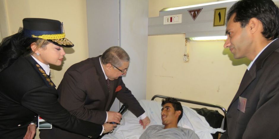 مساعد وزير الداخلية لقطاع حقوق الإنسان يزور مصابي حادث مسجد الروضة (صور)