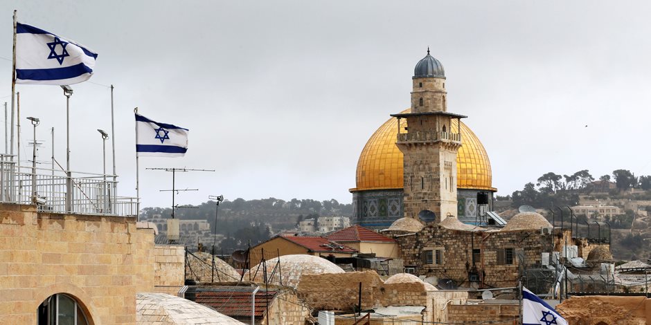القدس عربية.. 3 سيناريوهات لقرار نقل السفارة الأمريكية من تل أبيب