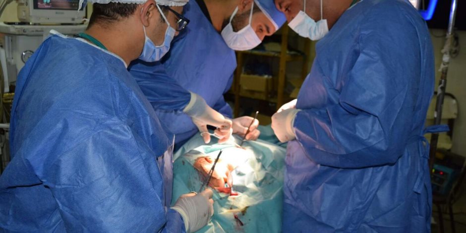حيثيات حبس طبيب تسبب في قطع رأس قضيب طفل خلال عملية ختان 