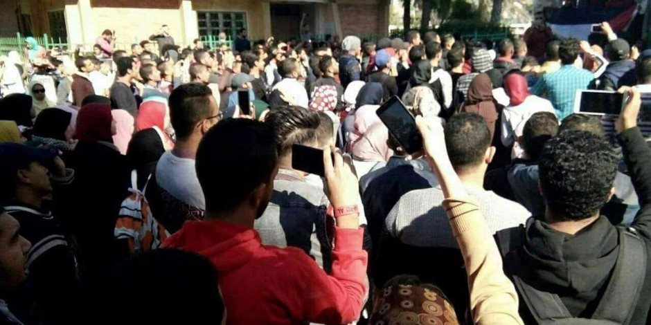 مظاهرات رافضة في جامعة الإسكندرية للتضامن مع فلسطين  (صور)