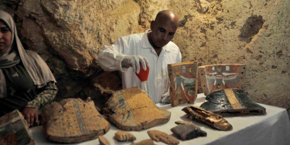 وزير الآثار: اكتشاف 4 مقابر تاريخية بـ"دراع أبو النجا" غربى الأقصر