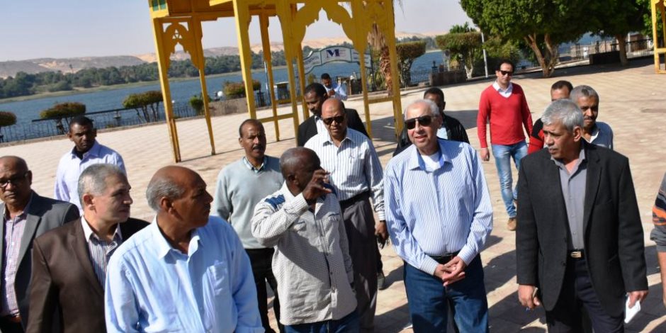محافظ أسوان يؤكد استكمال منظومة التطوير خلال جولته بكورنيش النيل (صور)