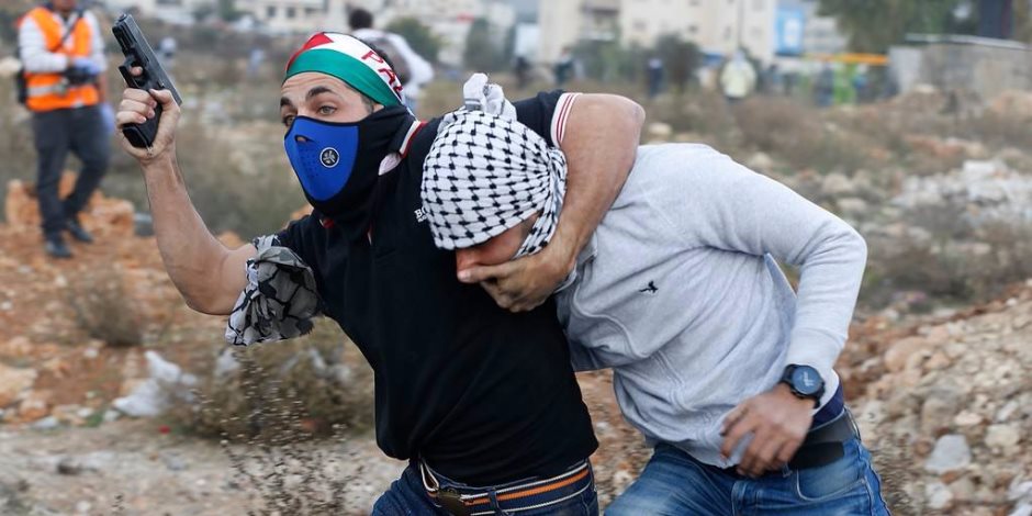 مَن قبض على الفلسطينيين في المظاهرات؟.. سر العلم على وجوه المحتلين (صور)