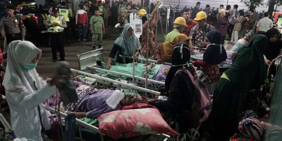 زلزال بقوة 6.5 درجة يضرب "جاوة" الإندونيسية.. والحصيلة: مصرع 3 وإصابة 7 أشخاص