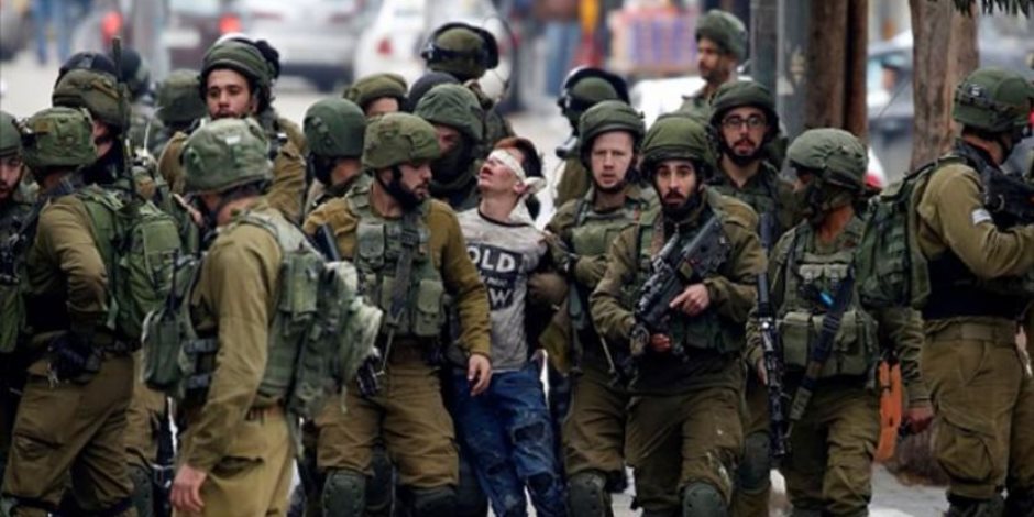 مستوطنون إسرائيليون يعتدون على الأطفال الفلسطينيين جنوب المسجد الأقصى