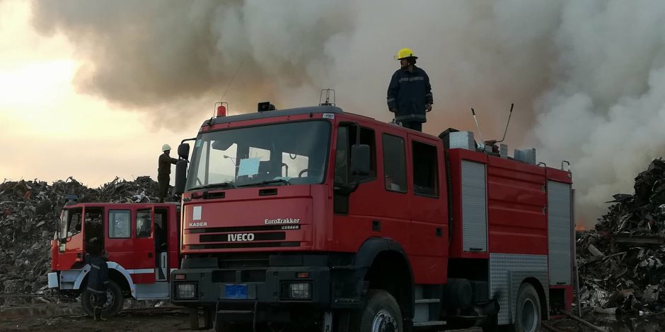 ميناء دمياط: حريق مخزن الخردة تحت السيطرة ولم يؤثر على سير العمل 