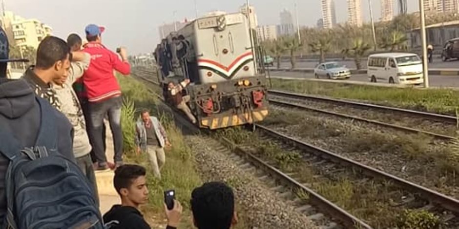 انفصال جرار عن أحد عربات قطار أبو قير في الإسكندرية (صور)