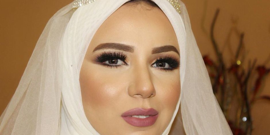 خبيرة التجميل "ياسمين أحمد" مكياج 2018 بألوان زاهية وعيون جريئة 