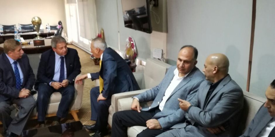 مجلس إدارة الإسماعيلى يستقبل وزير الرياضة قبل تفقد الفرع الجديد للنادي (صور)