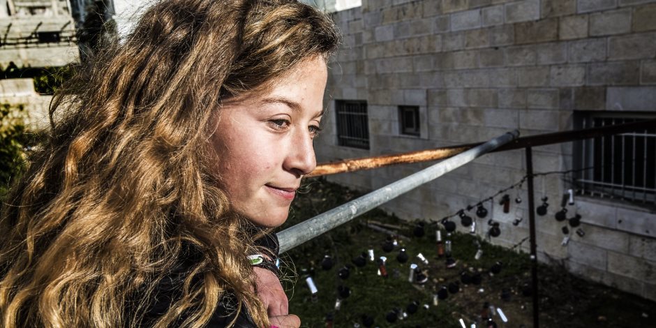 عهد التميمي.. فتاة فلسطينية صفعت الاحتلال وقلبت الأمن في تل أبيب (صور وفيديو)