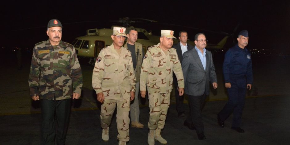 بعد استهداف مطار العريش.. المتحدث العسكري ينشر فيديو عودة وزيرا الدفاع والداخلية