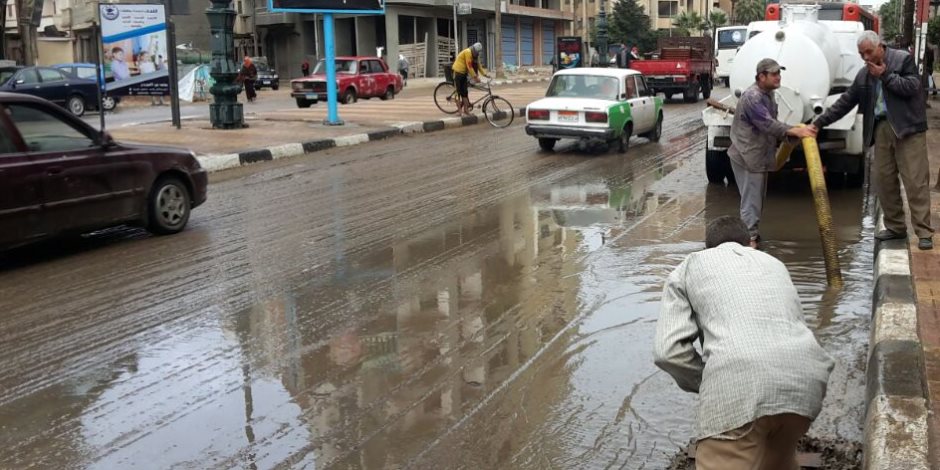 دمنهور تنتفض لرفع آثار الأمطار بشوارع المدينة (صور)