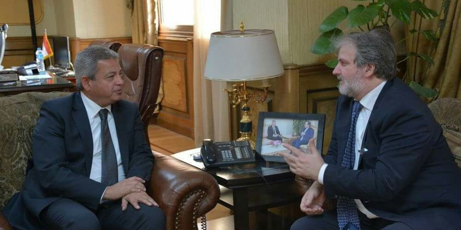 وزير الرياضة يناقش سبل التعاون الثنائي مع سفير صربيا (صور)